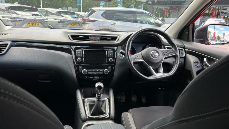 Nissan Qashqai 1.3 DiG-T N-Connecta 5dr Petrol Hatchback